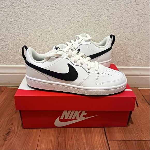 Nike - Picture 1 of 4